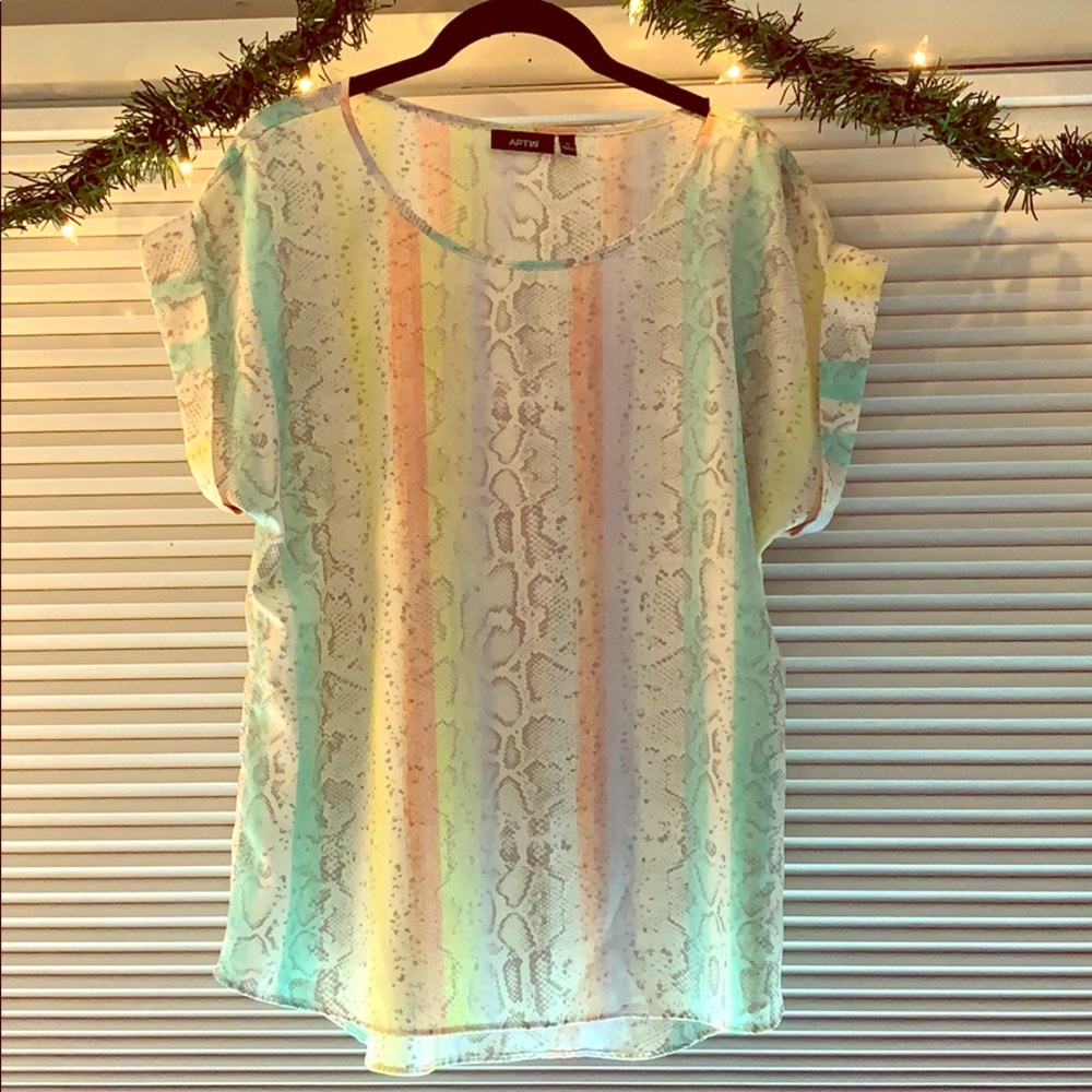 Pastel snakeskin print short sleeve blouse